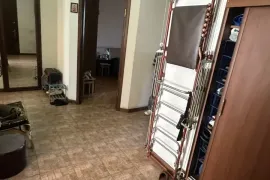 Продается квартира, 3 Kомнатная, Старое здание, Тбилиси, Чугурети