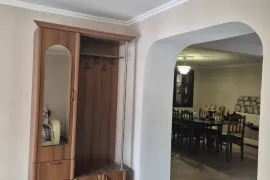 Аренда Дома, 5 Kомнатная, Тбилиси, Вашлиджвари