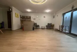 იყიდება, უნივერსალური კომერციული  ფართი, საბურთალო