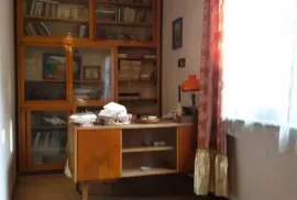 იყიდება ბინა, 9 ოთახიანი, ძველი აშენებული, თბილისი, საბურთალო