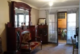 იყიდება ბინა, 9 ოთახიანი, ძველი აშენებული, თბილისი, საბურთალო