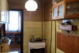 იყიდება ბინა, 9 ოთახიანი, ძველი აშენებული, თბილისი, საბურთალო