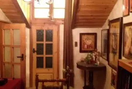 იყიდება ბინა, 9 ოთახიანი, ძველი აშენებული, თბილისი, საბურთალო