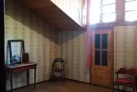 იყიდება ბინა, 9 ოთახიანი, ძველი აშენებული, თბილისი, საბურთალო