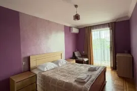Daily Apartment Rent, 2 Room, Old building, Kutaisi, Zastava