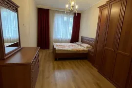 იყიდება ბინა, 4 ოთახიანი, ძველი აშენებული, თბილისი, საბურთალო