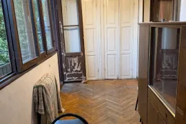 Продается квартира, 3 Kомнатная, Старое здание, Тбилиси, Чугурети