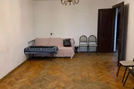 Продается квартира, 3 Kомнатная, Старое здание, Тбилиси, Чугурети