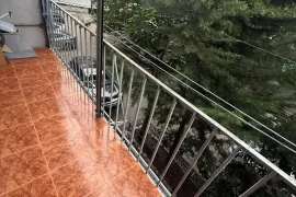 For Rent, 3 Room, Old building, Tbilisi, saburtalo