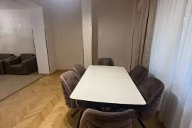 For Rent, 3 Room, Old building, Tbilisi, saburtalo