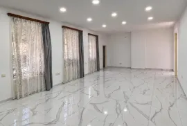 იყიდება, სავაჭრო ფართი, სოლოლაკი