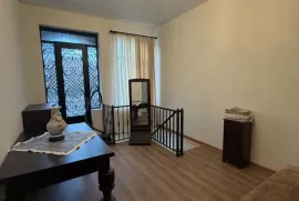 ქირავდება სახლი, 4 ოთახიანი, ქუთაისი, მეფეთუბანი