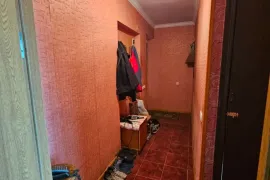 იყიდება ბინა, 3 ოთახიანი, ძველი აშენებული, გორი, გორი