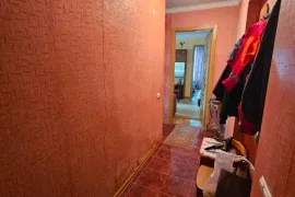იყიდება ბინა, 3 ოთახიანი, ძველი აშენებული, გორი, გორი