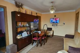 იყიდება ბინა, 3 ოთახიანი, ძველი აშენებული, გორი, გორი