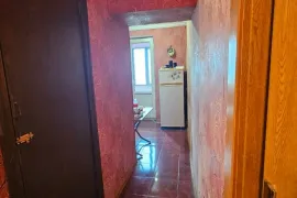 იყიდება ბინა, 3 ოთახიანი, ძველი აშენებული, გორი, გორი
