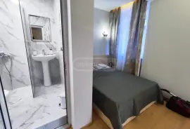 იყიდება ბინა, 3 ოთახიანი, ძველი აშენებული, ბათუმი, ძველი ბათუმის უბანი