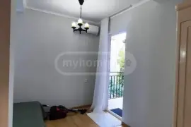 იყიდება ბინა, 3 ოთახიანი, ძველი აშენებული, ბათუმი, ძველი ბათუმის უბანი