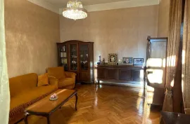 Apartment for sale, 2 Room, Old building, Tbilisi, Chugureti