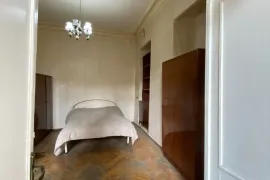 Apartment for sale, Old building, Mtatsminda