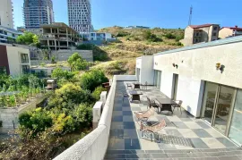 For Rent, 7 Room, Old building, Tbilisi, saburtalo