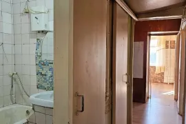 Продается квартира, 3 Kомнатная, Старое здание, Тбилиси, Исани