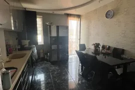 იყიდება ბინა, 4 ოთახიანი, ძველი აშენებული, თბილისი, ვარკეთილი