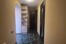 იყიდება ბინა, 4 ოთახიანი, ძველი აშენებული, თბილისი, ვარკეთილი