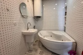 Продается квартира, 5 Kомнатная, Старое здание, Тбилиси, saburtalo