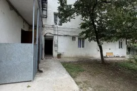 იყიდება ბინა, 5 ოთახიანი, ძველი აშენებული, თბილისი, ისანი