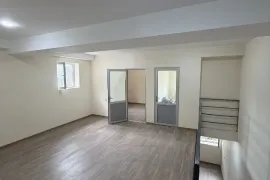 იყიდება ბინა, 5 ოთახიანი, ძველი აშენებული, თბილისი, ისანი