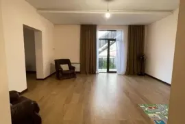 იყიდება სახლი, 9 ოთახიანი, თბილისი, დიდი დიღომი