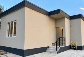 იყიდება სახლი, 3 ოთახიანი, თბილისი, მუხიანი