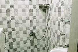 ქირავდება ბინა, 2 ოთახიანი, ახალი აშენებული, ბათუმი, კახაბრის უბანი
