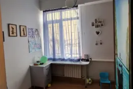 იყიდება სახლი, 5 ოთახიანი, თბილისი, საბურთალო