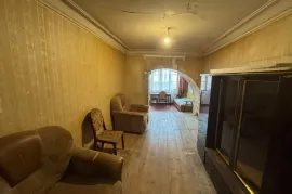 Продается квартира, 3 Kомнатная, Старое здание, Тбилиси, Вера
