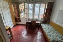 Продается квартира, 3 Kомнатная, Старое здание, Тбилиси, Вера
