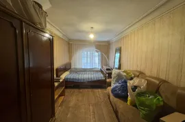 Продается квартира, 3 Kомнатная, Старое здание, Тбилиси, Вера