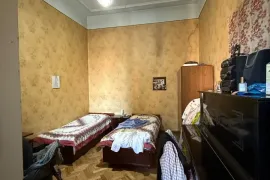 იყიდება ბინა, 4 ოთახიანი, ძველი აშენებული, თბილისი, სოლოლაკი