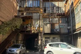 იყიდება ბინა, 4 ოთახიანი, ძველი აშენებული, თბილისი, სოლოლაკი