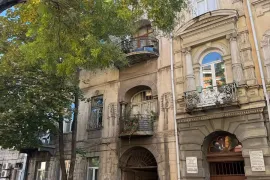 იყიდება ბინა, 4 ოთახიანი, ძველი აშენებული, თბილისი, სოლოლაკი
