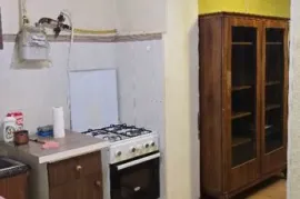 იყიდება ბინა, 3 ოთახიანი, ძველი აშენებული, თბილისი, საბურთალო
