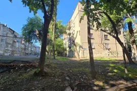 იყიდება ბინა, 3 ოთახიანი, ძველი აშენებული, თბილისი, საბურთალო