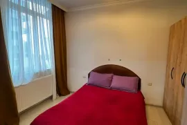 იყიდება ბინა, 3 ოთახიანი, ძველი აშენებული, ბათუმი, ხიმშიაშვილის უბანი