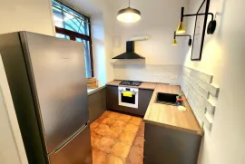 For Rent, 4 Room, Old building, Tbilisi, Mtatsminda