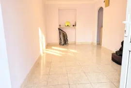 იყიდება, სავაჭრო ფართი