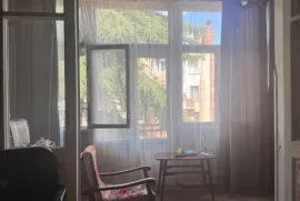 Продается квартира, 4 Kомнатная, Старое здание, Тбилиси, Чугурети