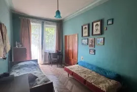 Продается квартира, 4 Kомнатная, Старое здание, Тбилиси, Чугурети
