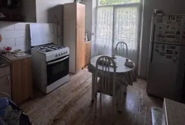 Продается квартира, 4 Kомнатная, Старое здание, Тбилиси, Чугурети