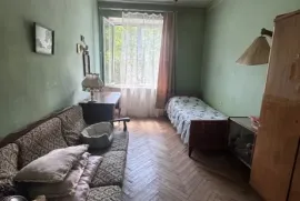 Продается квартира, 4 Kомнатная, Старое здание, Тбилиси, Чугурети